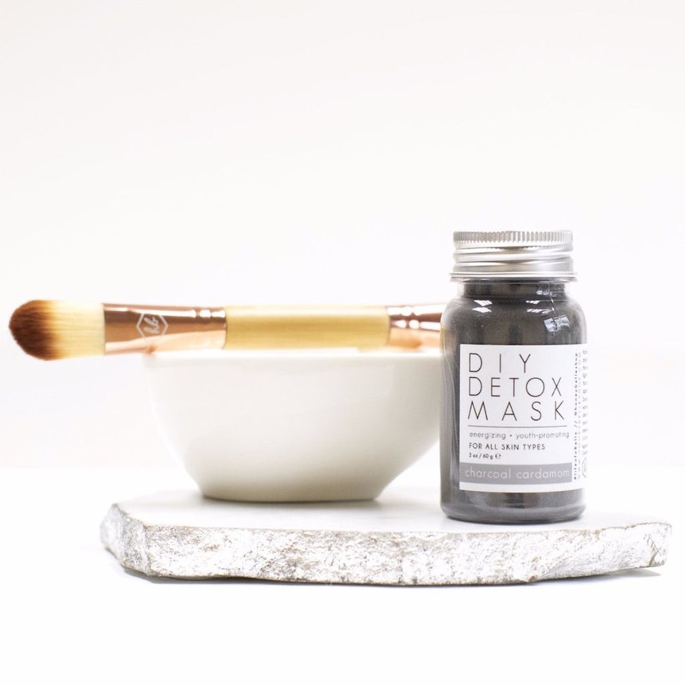 HONEY BELLE Charcoal Cardamom DIY Detox Face Mask